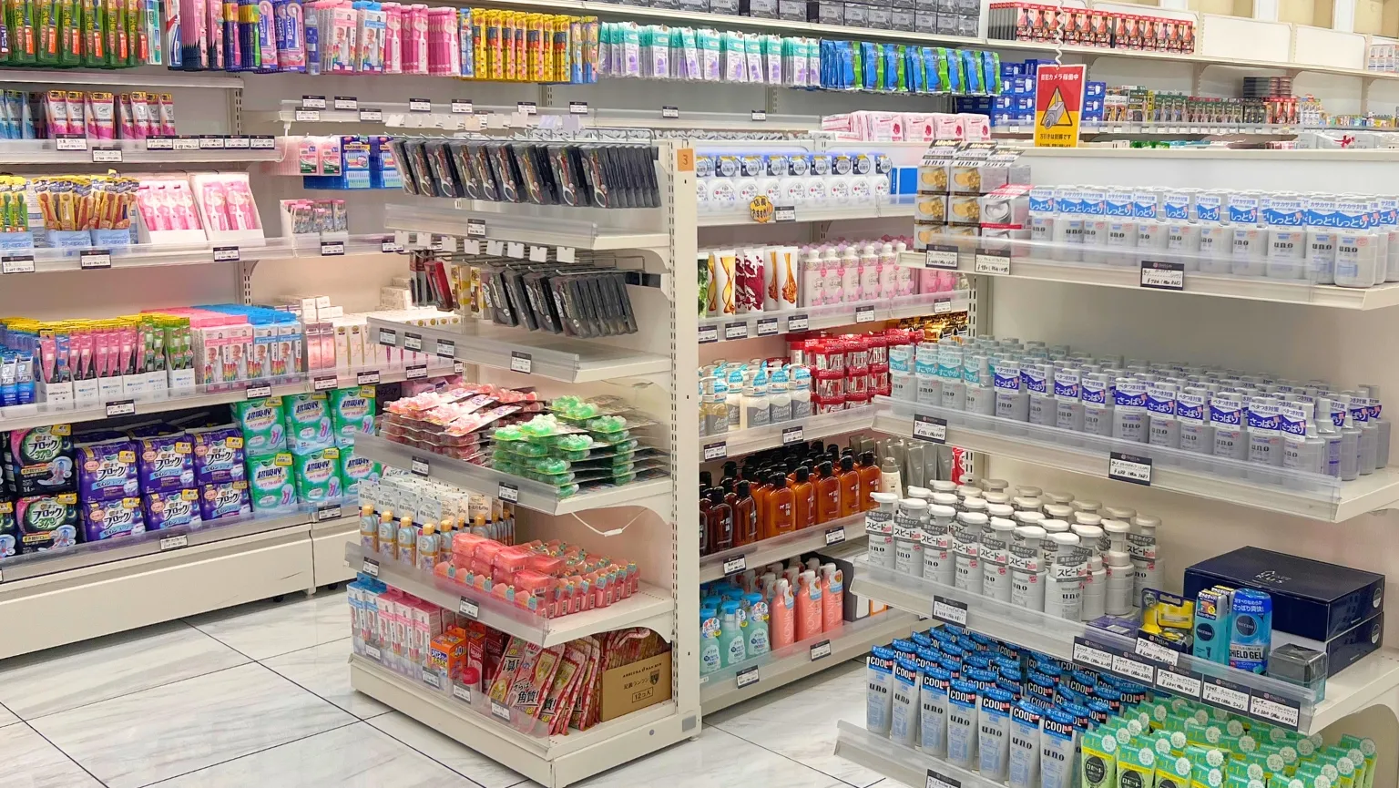 ラオックス秋葉原本店の店内をイメージした空間